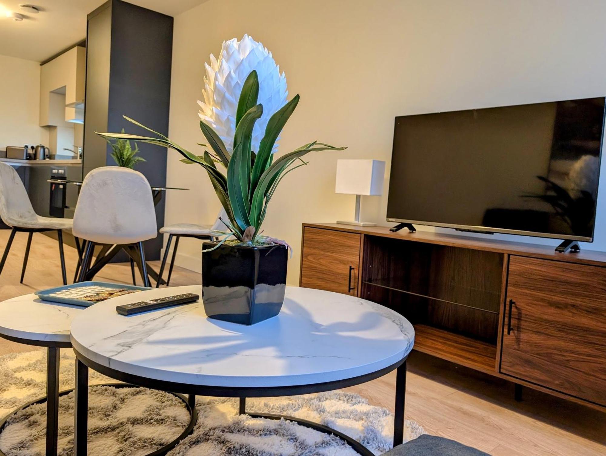 The Kaizen Apartment West Bromwich Room photo